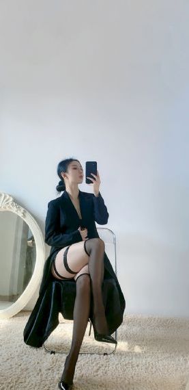 英语老师乖乖掀开裙子_720完整视频观看